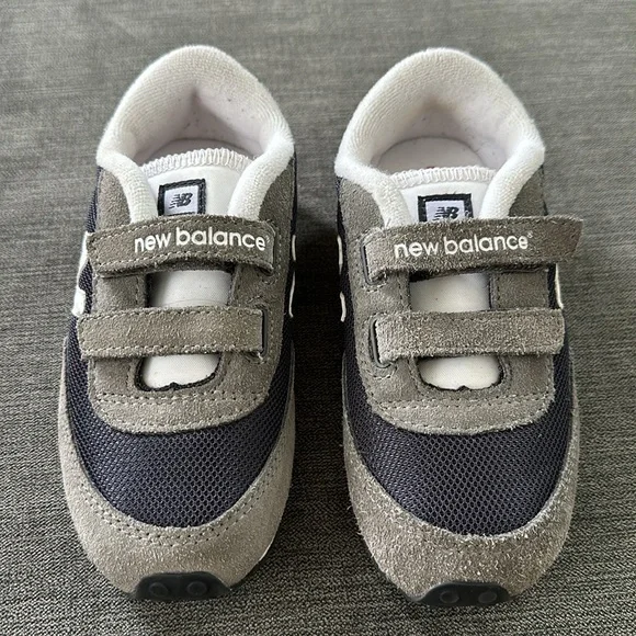 EUC NEW BALANCE 410 Velcro Sneaker - Picture 3 of 9